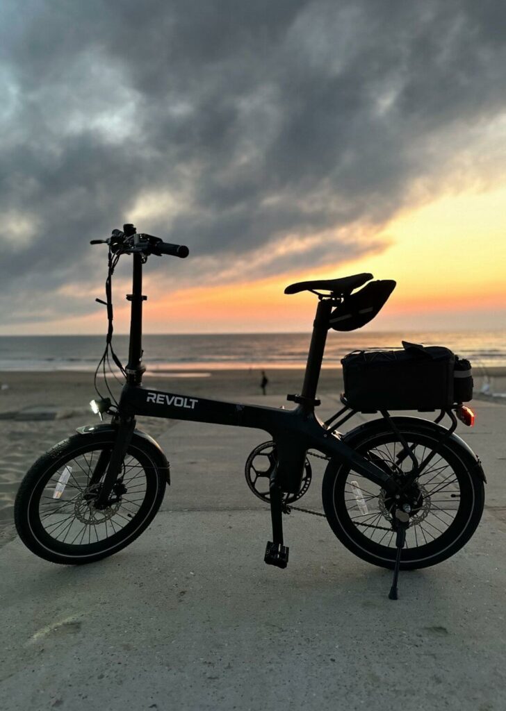 Revolt Electric bikes Carbon Fiber Beach