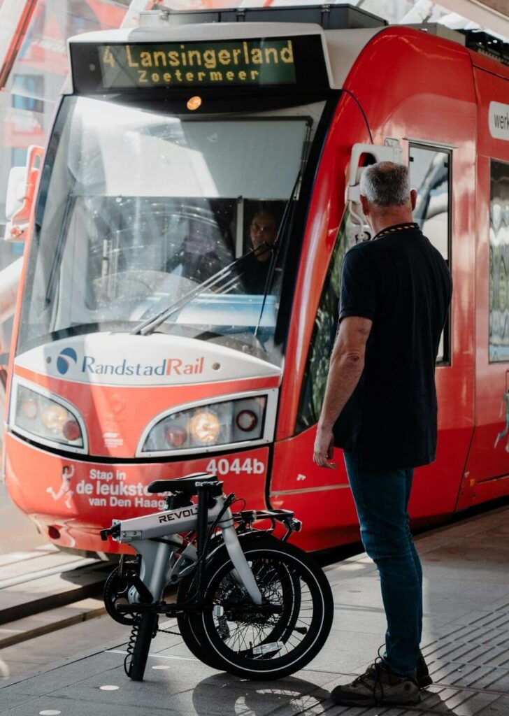 Revolt Aluminium Alloy Lightweight electric bikes Male Tram Station 