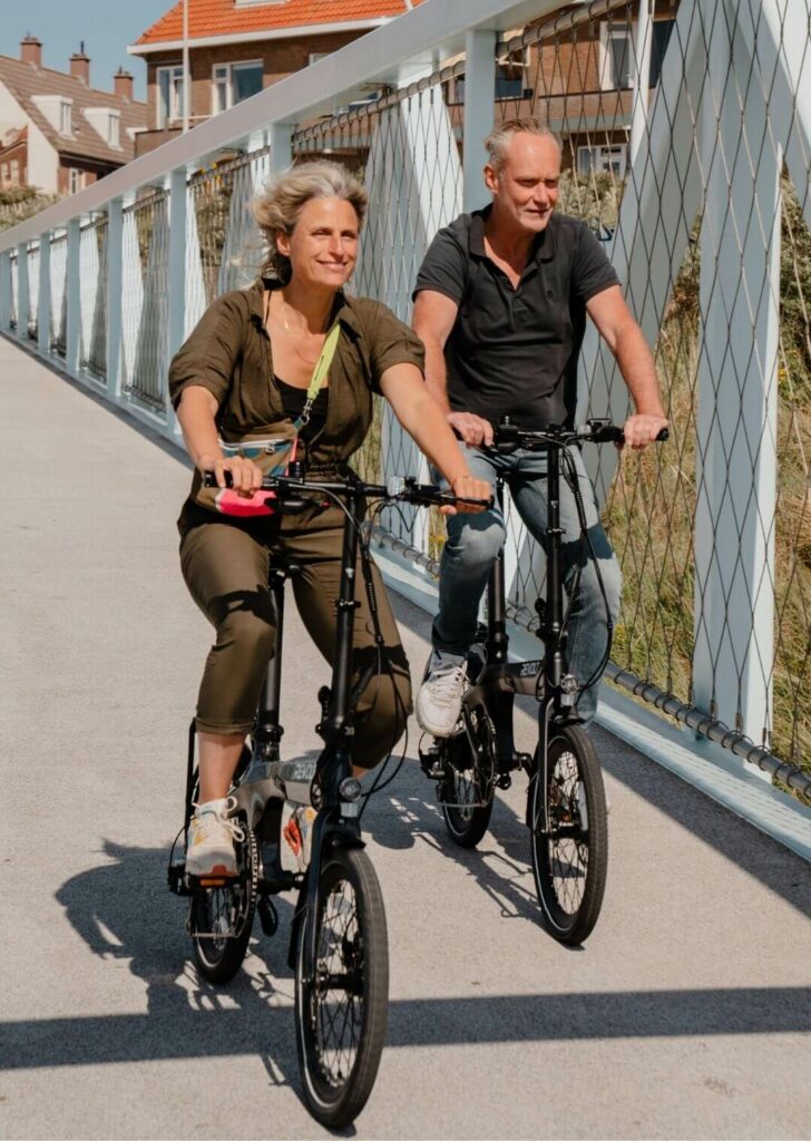 Revolt Carbon Fiber Best Electric bikes for daily use  Couple Bridge